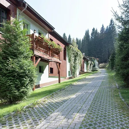 Apartment Retreat With Sauna, Hot Tub, Cleaning Included *