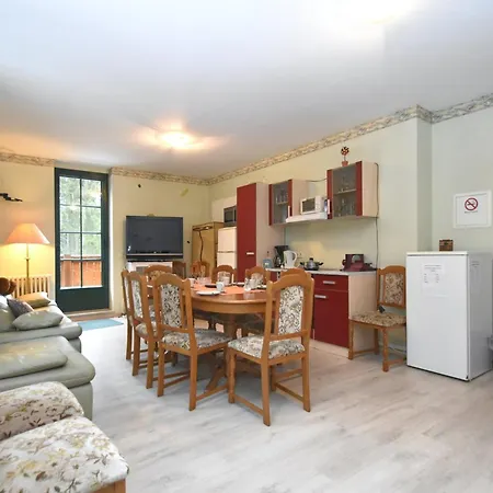 Apartment Retreat With Sauna, Hot Tub, Cleaning Included