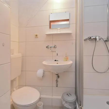 Apartment Retreat With Sauna, Hot Tub, Cleaning Included